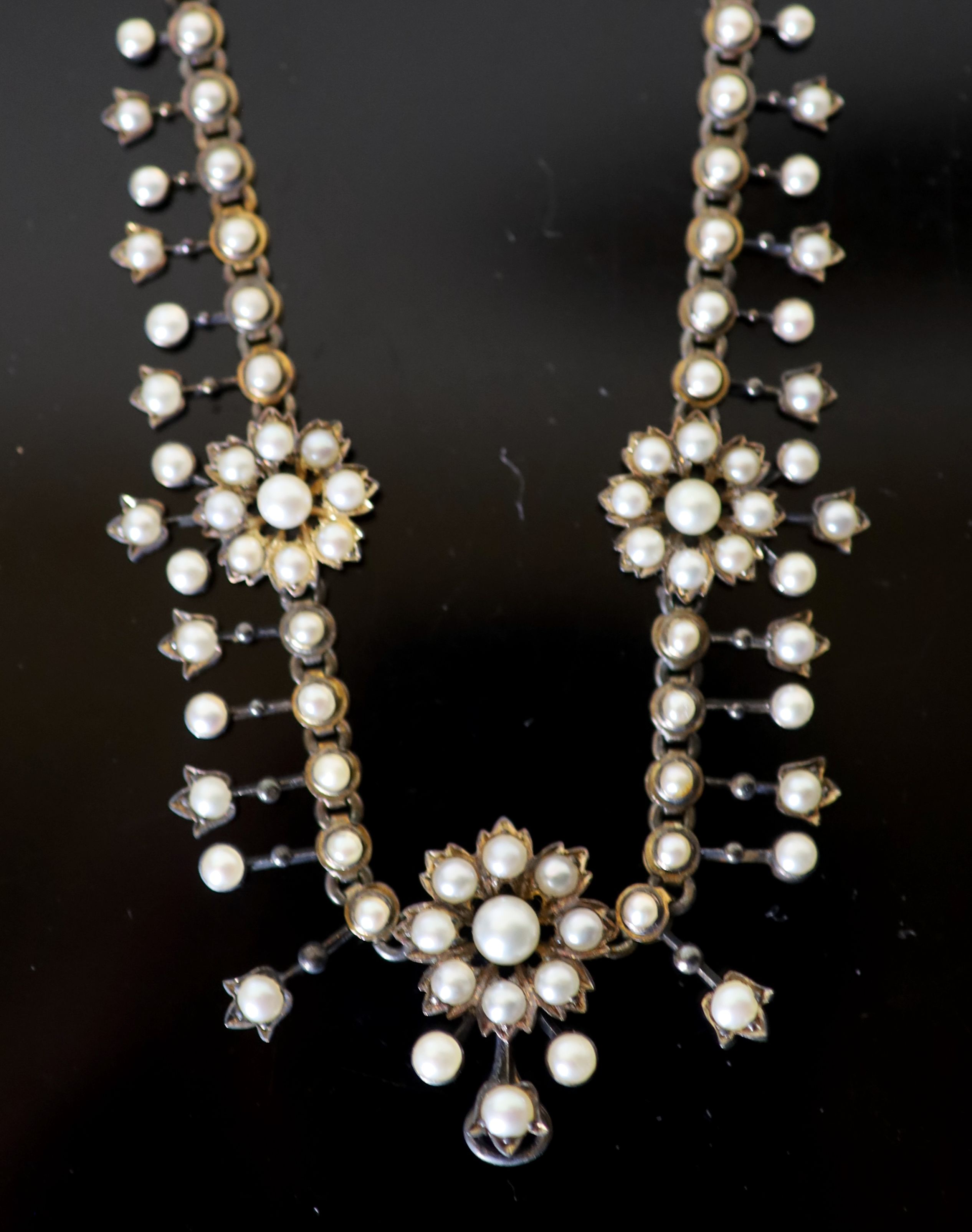 An Edwardian gold and pearl set necklace,